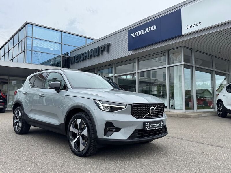 Vapour grey Gebraucht 2023 Volvo XC40 Plus SUV | 36.400 € (Fairer Preis) - Bild 1/4