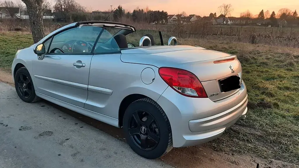 Gebraucht Peugeot 207 CC 111 PS (81 kW) 2011 Silber Cabrio