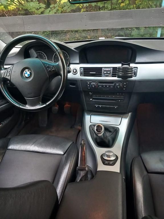 Gebraucht 2006 BMW 330 Limousine | 12.000 € (Teuer) - Bild 1/4