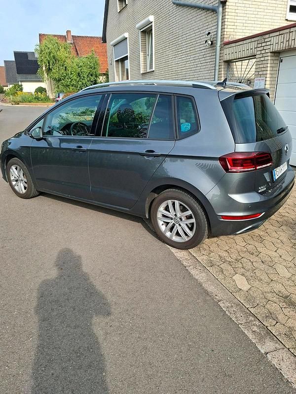 Grau Gebraucht 2020 VW Golf United SUV | 18.850 € - Bild 1/4