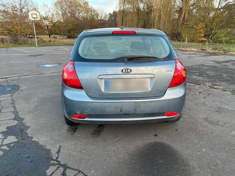 Gebraucht Kia Ceed 115 PS (84 kW) 2009 Blau Kleinwagen