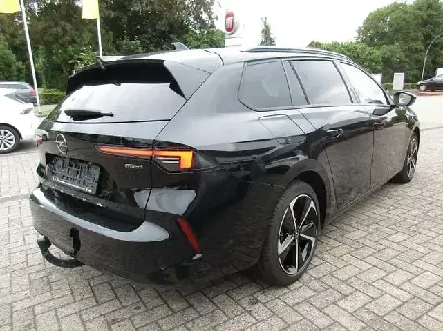 Gebraucht Opel Astra Elegance 181 PS (133 kW) 2024 Schwarz Kleinwagen