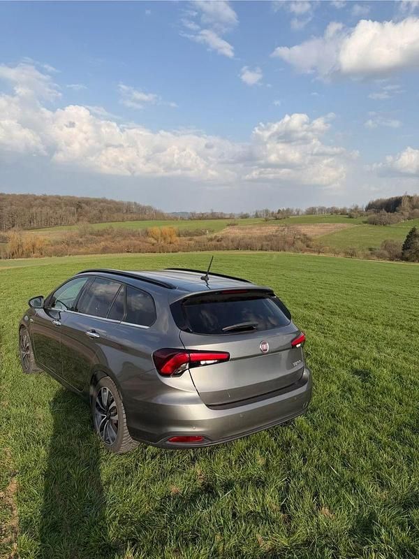 Gebraucht Fiat Tipo Lounge 120 PS (88 kW) 2018 Grau Kombi