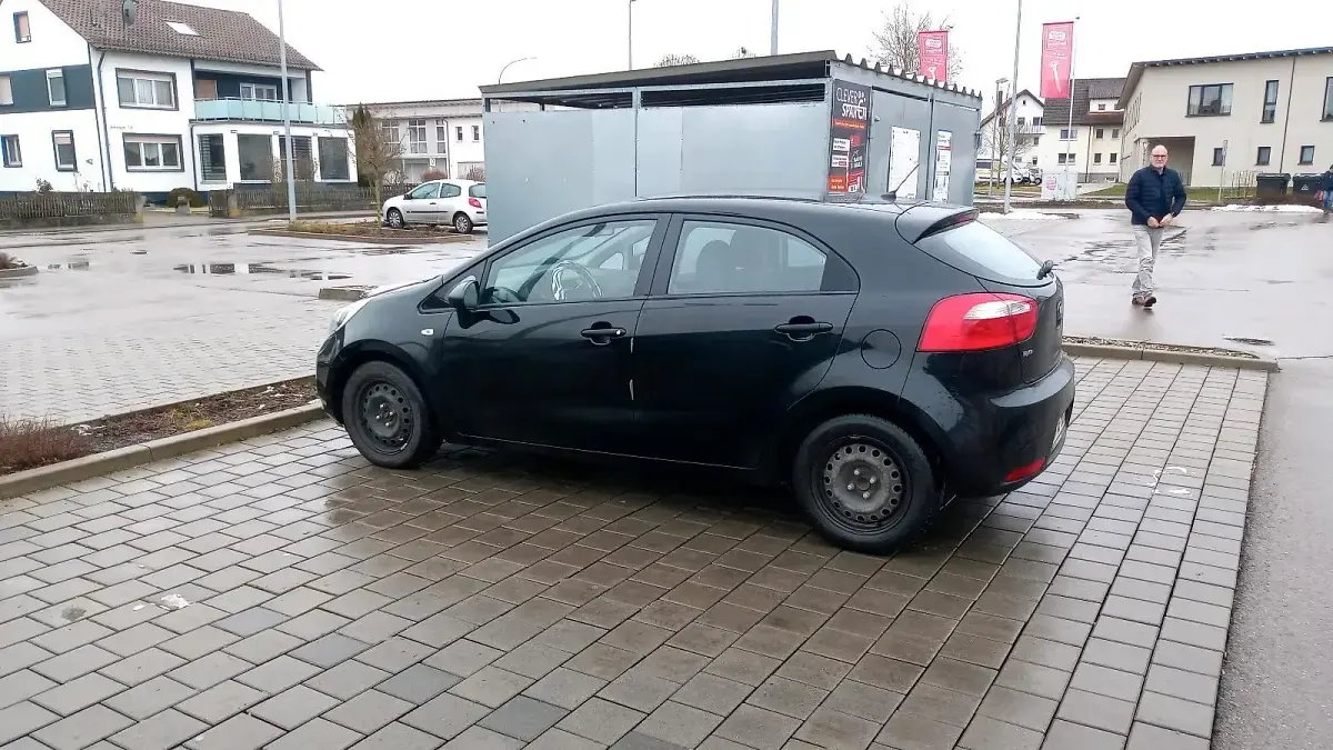 Gebraucht Kia Rio 109 PS (80 kW) 2012 Schwarz Limousine