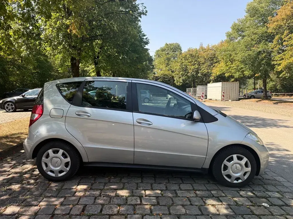 Gebraucht Mercedes A180 116 PS (85 kW) 2009 Silber Van / Kleinbus