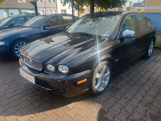 Schwarz Gebraucht 2010 Jaguar X-type Executive Limousine | 6.900 € (Etwas zu teuer) - Bild 1/4