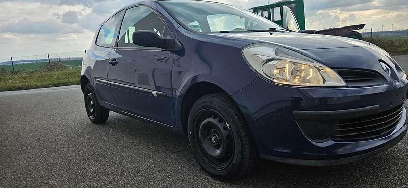 Blau Gebraucht 2006 Renault Clio II Authentique Limousine | 2.200 € (Etwas zu teuer) - Bild 1/4