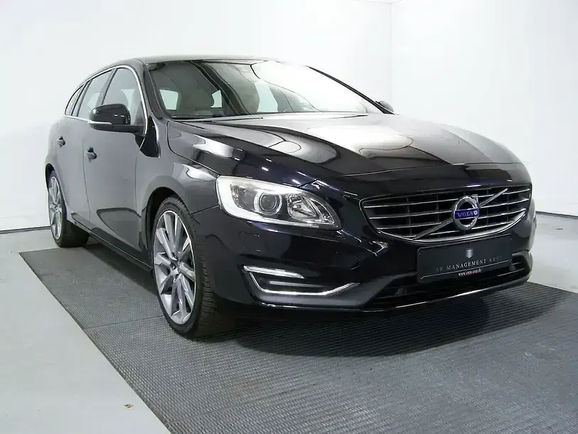Gebraucht Volvo V60 Summum 181 PS (133 kW) 2015 Schwarz Kombi