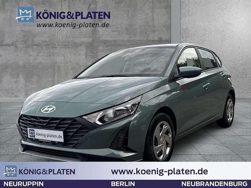 Mangrove green (grün) Gebraucht 2025 Hyundai i20 Select Kleinwagen | 17.990 € (Fairer Preis) - Bild 1/4