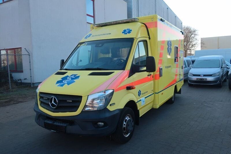 Gelb Gebraucht 2016 Mercedes Sprinter Van | 17.900 € (Fairer Preis) - Bild 1/4