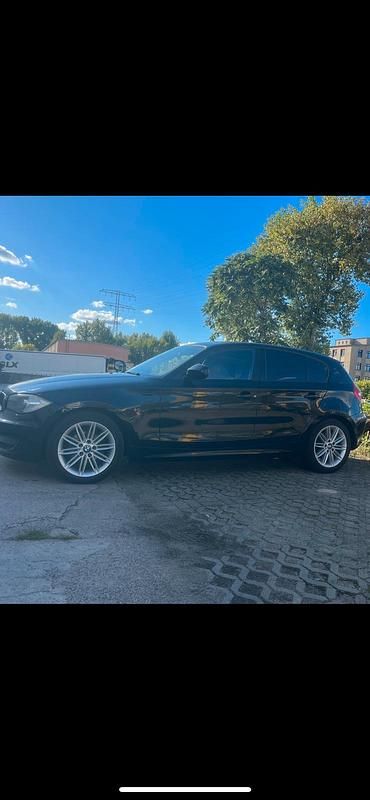 Gebraucht BMW 116 122 PS (89 kW) 2010 Schwarz Kleinwagen