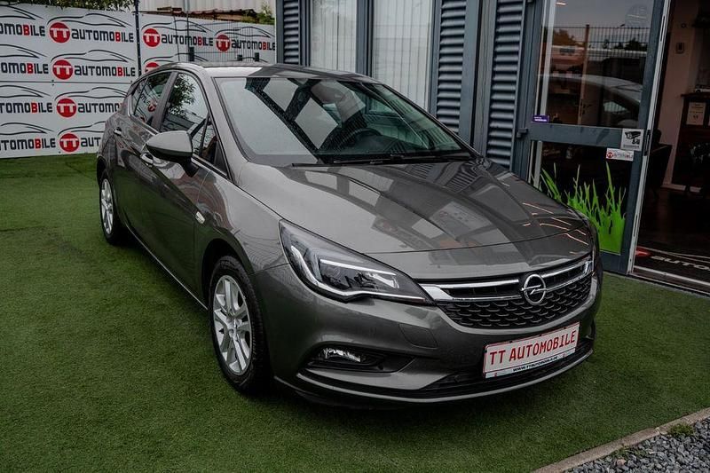 Grau Gebraucht 2019 Opel Astra Edition Limousine | 7.499 € (Superpreis) - Bild 1/4