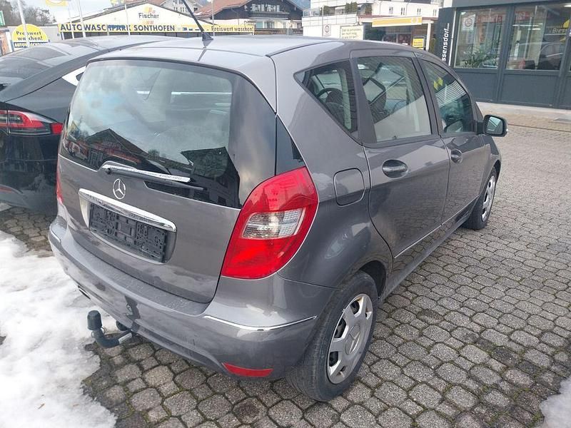 Gebraucht Mercedes A180 Elegance 116 PS (85 kW) 2010 Grau Limousine