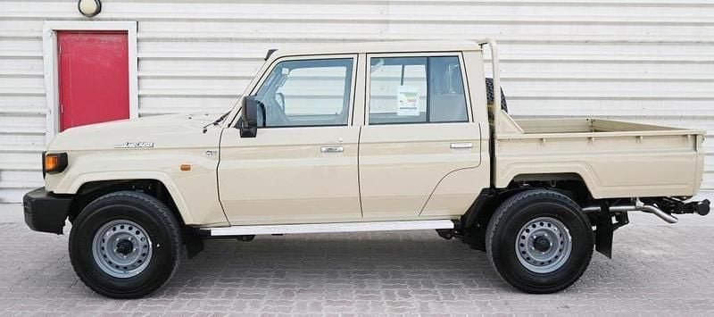 Neu Toyota Land Cruiser Basis 231 PS (169 kW) 2025 Beige SUV