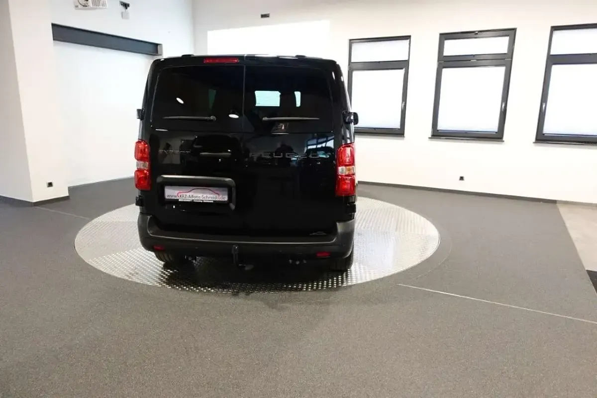 Neu Peugeot Expert 144 PS (105 kW) 2025 Schwarz Van