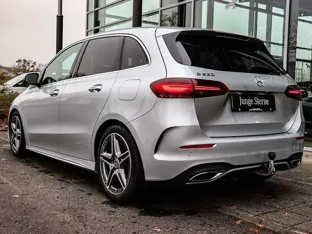 Gebraucht Mercedes B220 Premium 190 PS (139 kW) 2023 Silber Kleinwagen