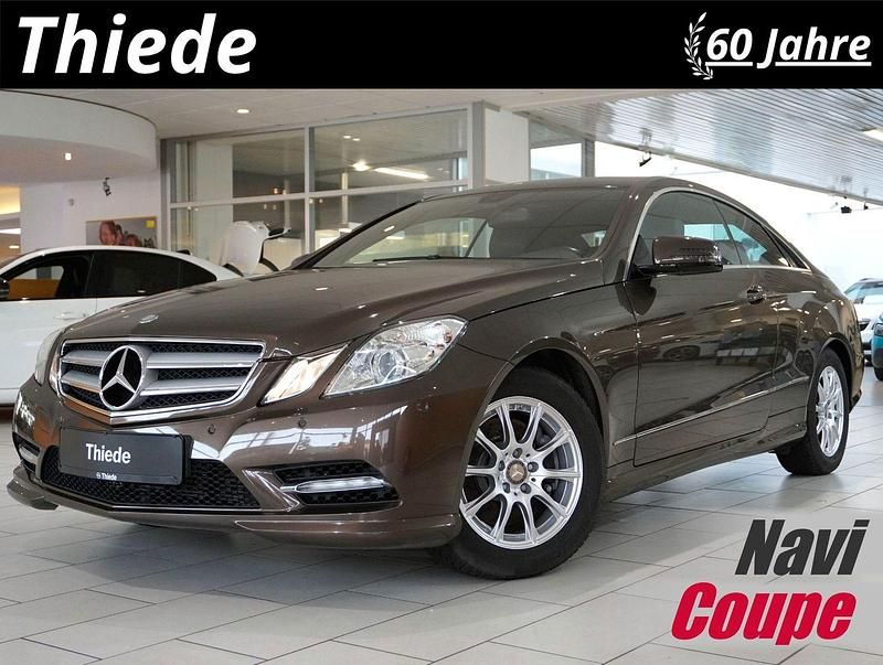 Dolomitbraun – metalliclack Gebraucht 2013 Mercedes E200 Coupé | 13.760 € (Guter Preis) - Bild 1/3