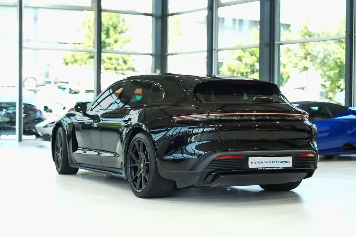 Gebraucht Porsche Taycan Chrono 439 kW (598 PS) 2022 Tiefschwarzmetallic Limousine