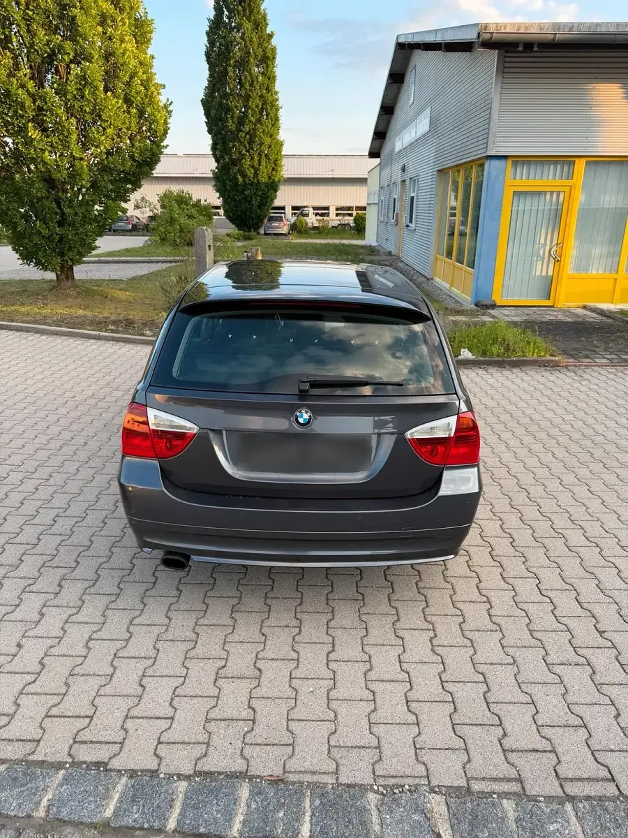Gebraucht BMW 320 170 PS (125 kW) 2008 Grau Kombi