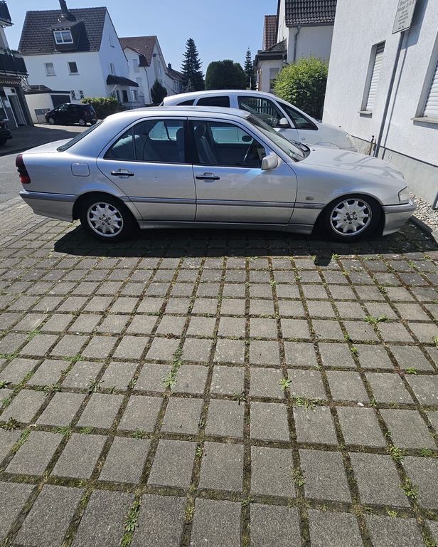Silber Gebraucht 1998 Mercedes C220 Classic Limousine | 2.300 € (Superpreis) - Bild 1/4