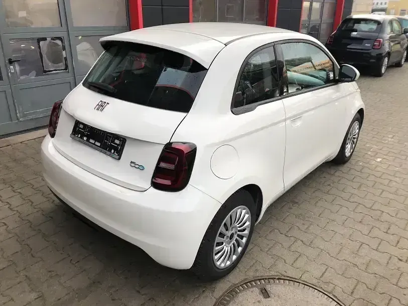 Gebraucht Fiat 500e 41 kW (57 PS) 2023 Arktis weiß (4h5) Kleinwagen