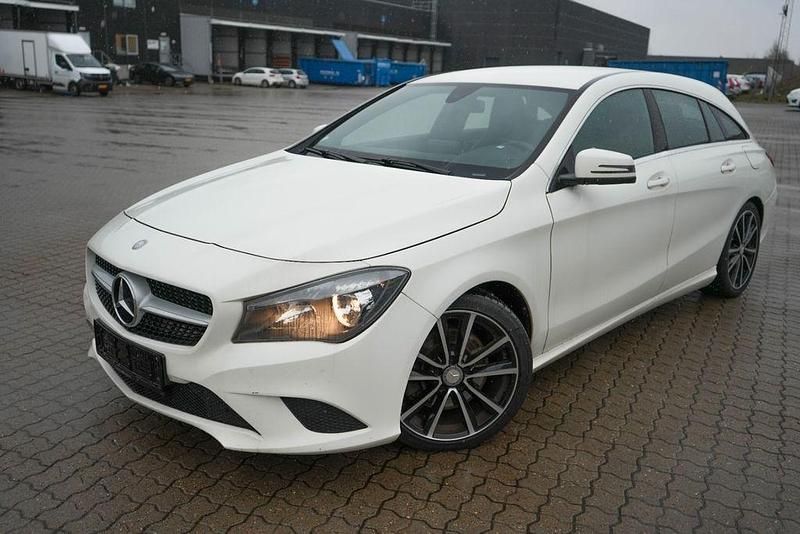 Gebraucht Mercedes CLA250 211 PS (155 kW) 2015 Weiß Limousine