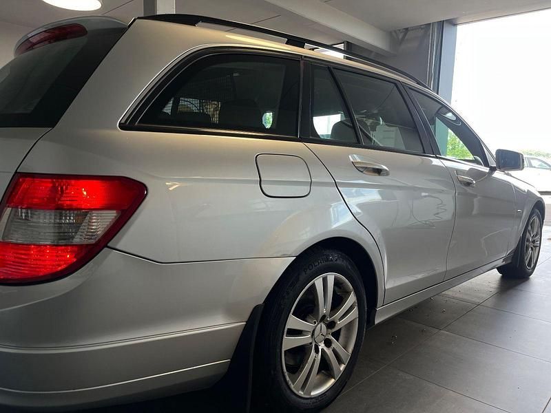 Gebraucht Mercedes 220 170 PS (125 kW) 2010 Silber Kombi