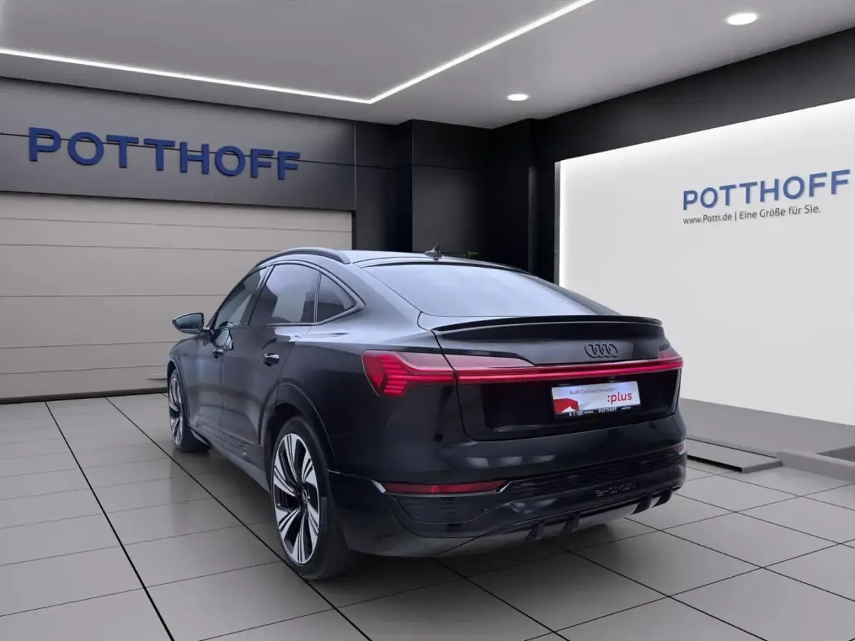 Gebraucht Audi Q8 Sportback e-tron S-Line 300 kW (408 PS) 2024 Mythosschwarz metallic SUV