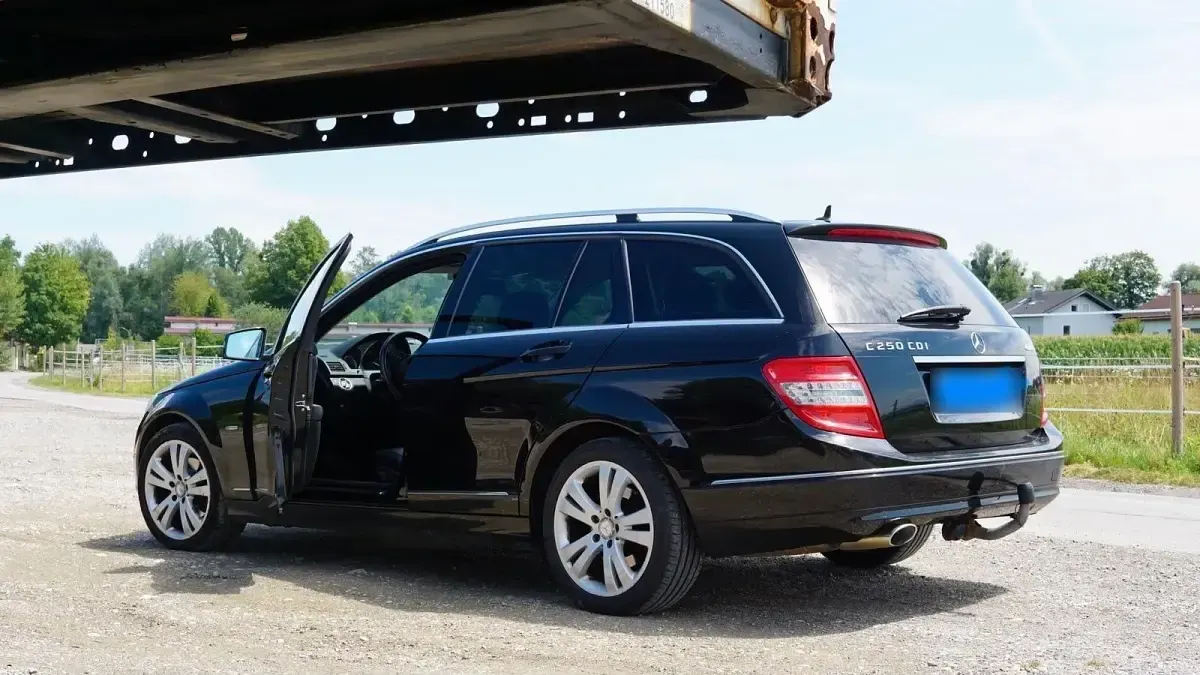 Gebraucht Mercedes C250 204 PS (150 kW) 2011 Schwarz Limousine