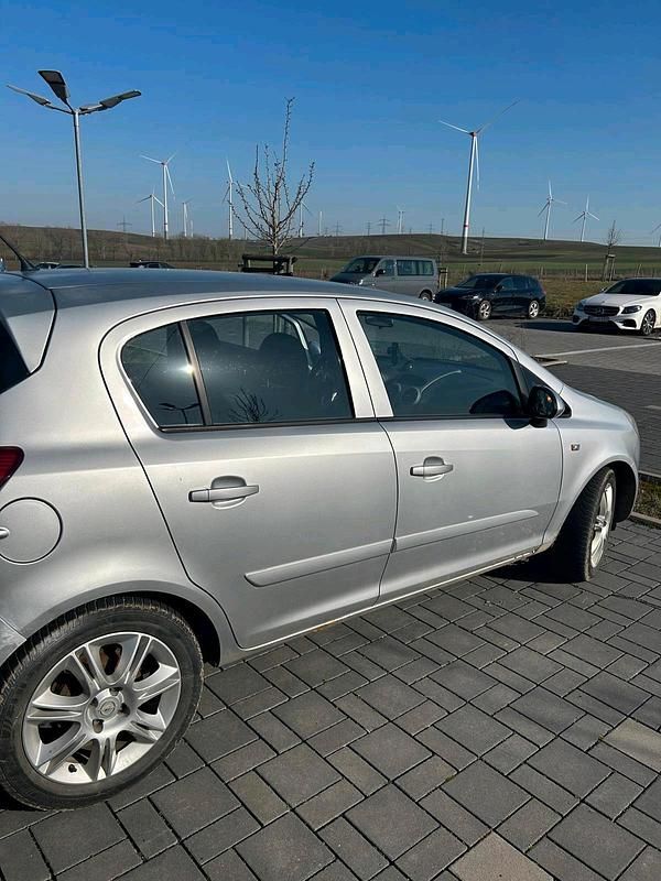Gebraucht Opel Corsa 65 PS (47 kW) 2006 Silber Kleinwagen