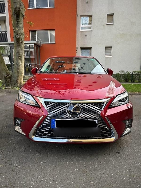 Rot Gebraucht 2020 Lexus CT200h Limousine | 17.500 € (Guter Preis) - Bild 1/4