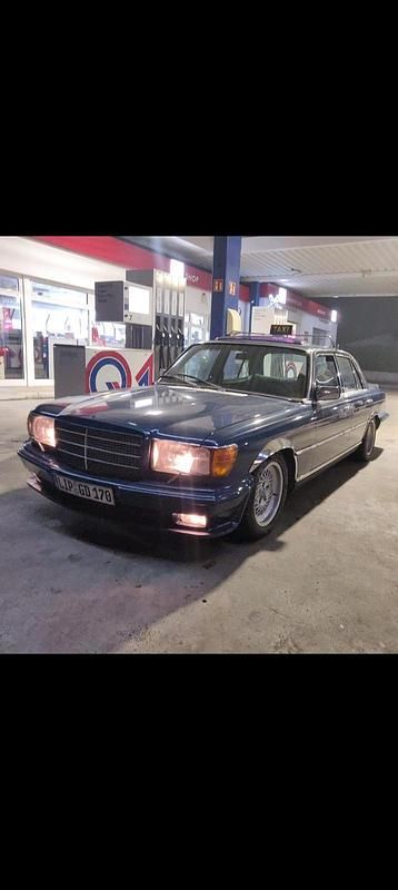 Blau Gebraucht 1975 Mercedes E350 Limousine | 12.500 € - Bild 1/4