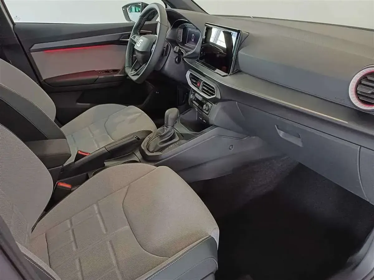 Neu Seat Arona FR 150 PS (110 kW) 2026 Nevada weiss metallic SUV