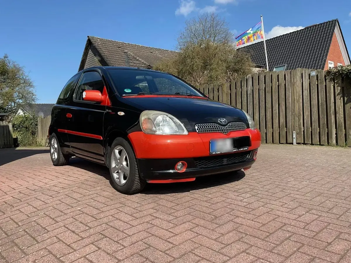 Gebraucht Toyota Yaris Luna 86 PS (63 kW) 2001 Schwarz Limousine