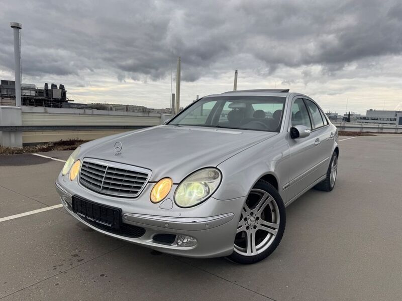 Silber Gebraucht 2005 Mercedes E320 Elegance Limousine | 7.450 € (Etwas zu teuer) - Bild 1/4