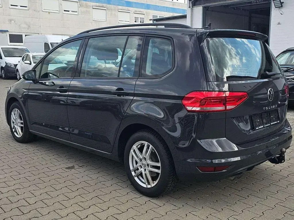 Gebraucht VW Touran Comfortline 150 PS (110 kW) 2022 Uranograu Van / Kleinbus