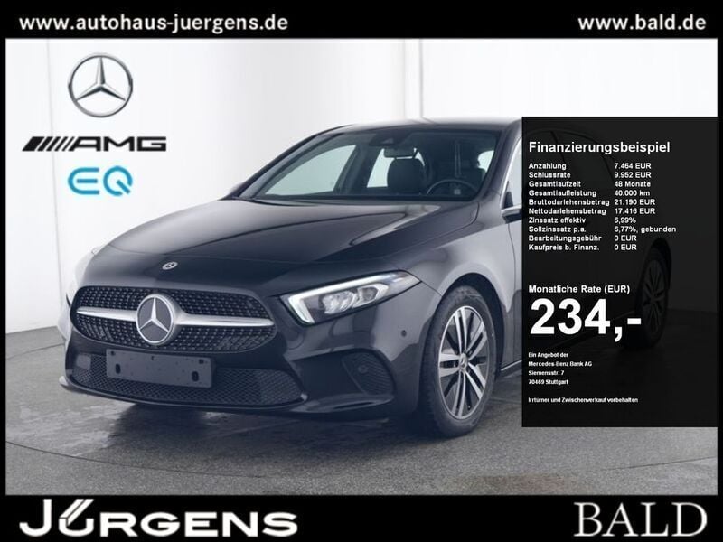 Schwarz kosmosschwarz metallic Gebraucht 2022 Mercedes A200 Progressive Limousine | 25.750 € (Fairer Preis) - Bild 1/4