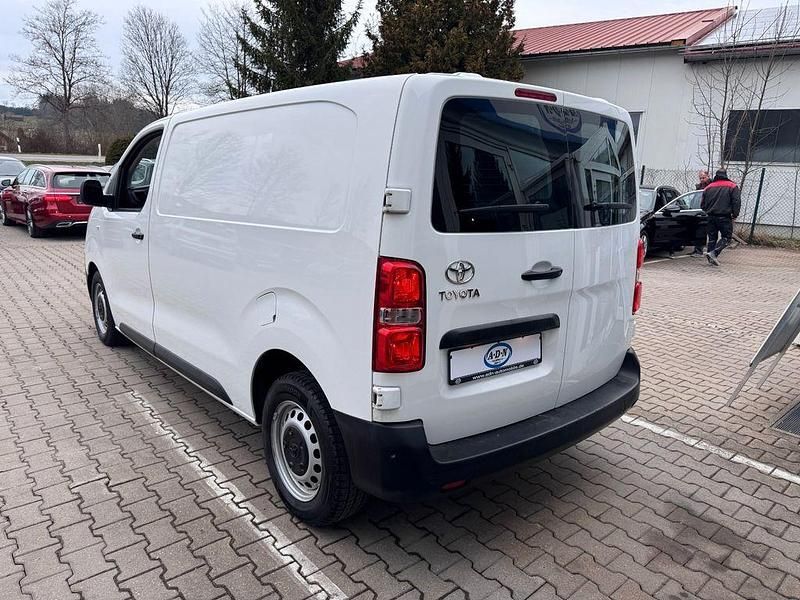 Gebraucht Toyota Proace 144 PS (105 kW) 2022 Weiß Van / Kleinbus