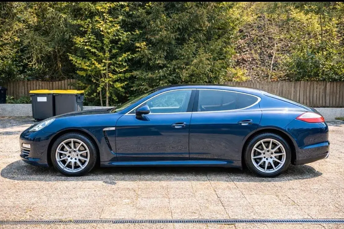 Second-hand Porsche Panamera 400 CP (294 kW) 2010 Albastru Hatchback