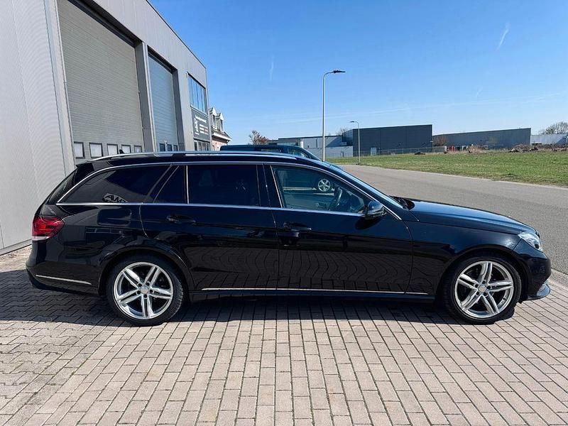 Second-hand Mercedes E250 204 CP (150 kW) 2015 Negru Break