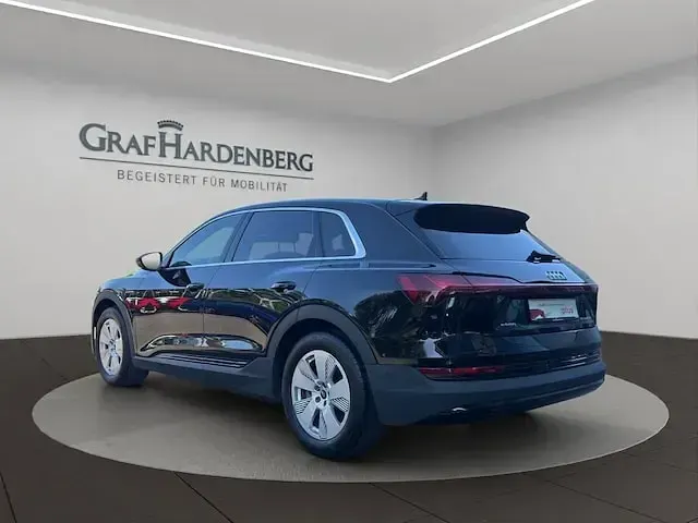 Gebraucht Audi e-tron Comfort 230 kW (313 PS) 2022 Brillantschwarz SUV