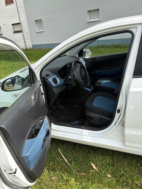 Gebraucht Hyundai i10 YES! 87 PS (63 kW) 2016 Schwarz Kleinwagen