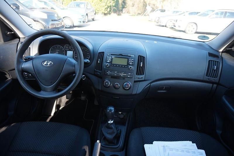 Gebraucht Hyundai i30 Classic 109 PS (80 kW) 2011 Grau Limousine