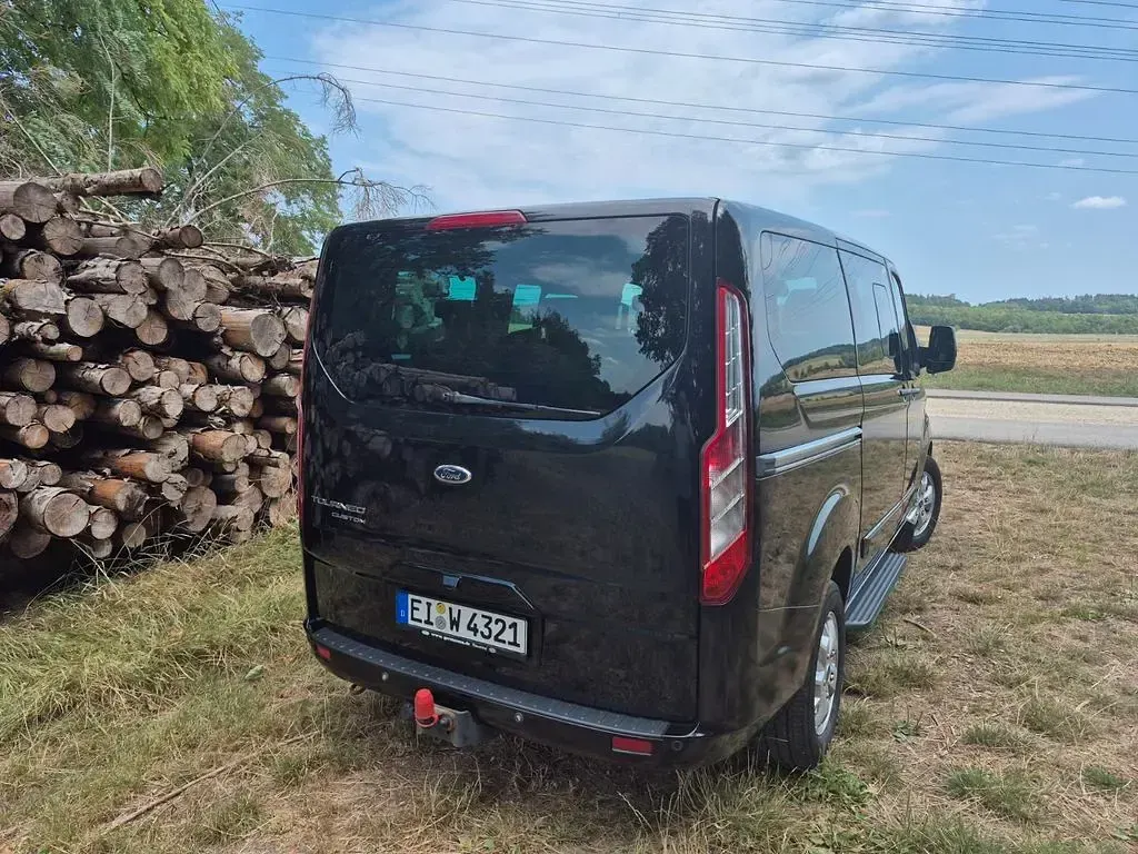 Gebraucht Ford Tourneo 125 PS (91 kW) 2014 Schwarz Van / Kleinbus