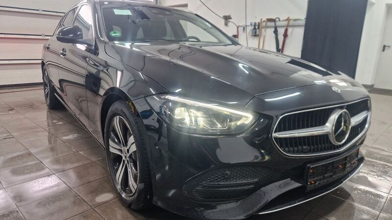 Schwarz Gebraucht 2022 Mercedes C200 Avantgarde Limousine | 26.799 € (Superpreis) - Bild 1/4