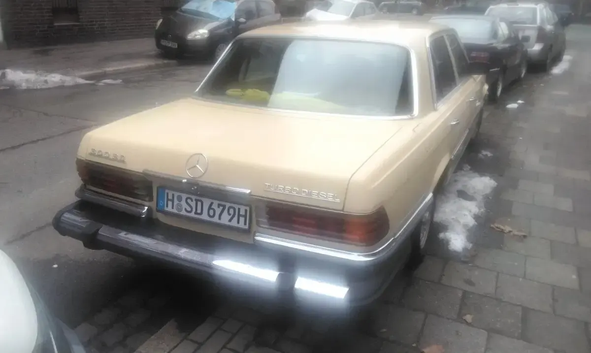 Gebraucht Mercedes 300 140 PS (102 kW) 1979 Gelb Limousine