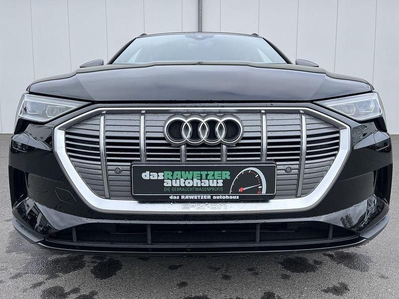 Gebraucht Audi e-tron Ambiente 230 kW (313 PS) 2022 Brillantschwarz SUV