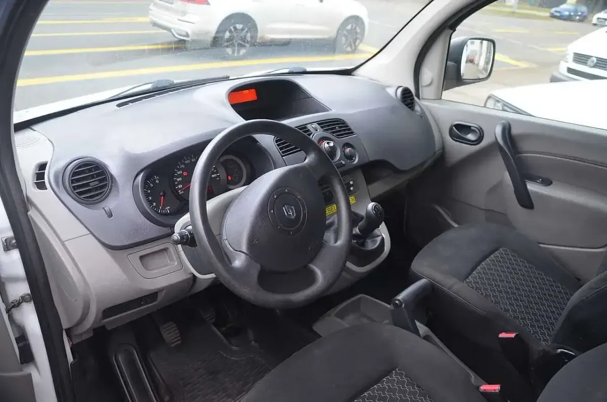 Gebraucht Renault Kangoo Komfort 68 PS (50 kW) 2010 Weiß Van / Kleinbus