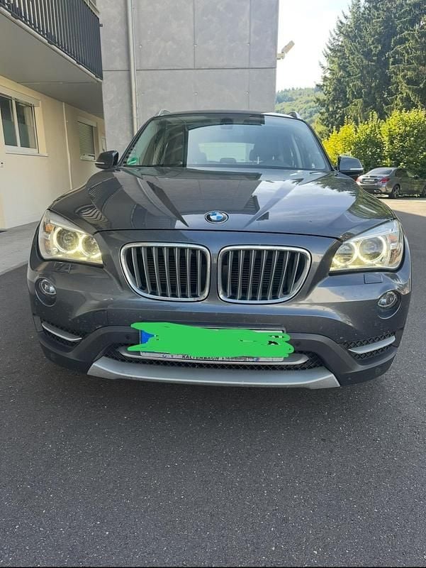 Grau Gebraucht 2013 BMW X1 SUV | 14.499 € (Etwas zu teuer) - Bild 1/4