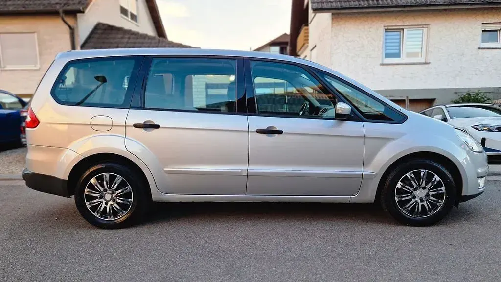 Gebraucht Ford Galaxy 140 PS (102 kW) 2009 Silber Van / Kleinbus